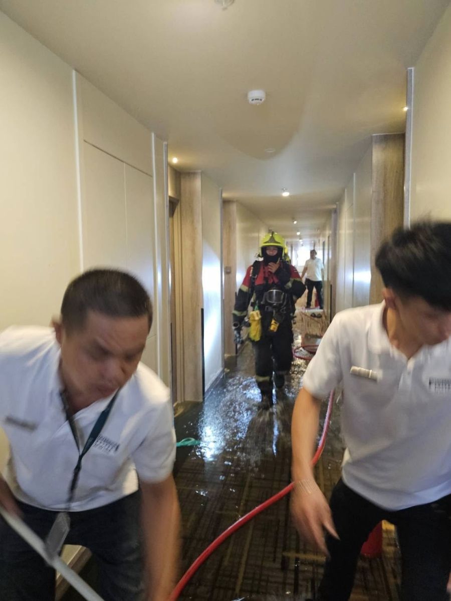 Fire erupts in Bangkok hotel room, guests evacuated safely (video) | News by Thaiger