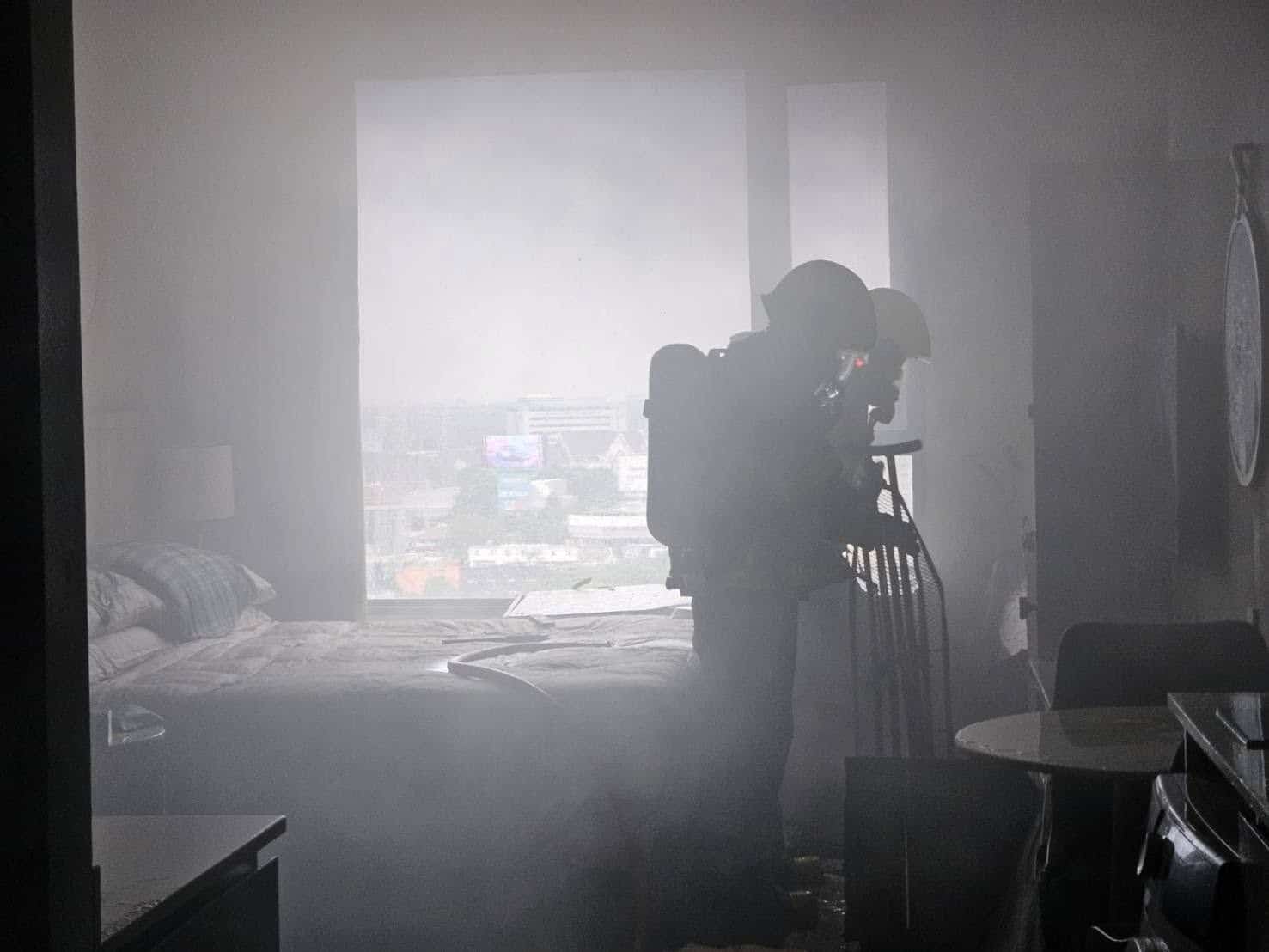 Fire erupts in Bangkok hotel room, guests evacuated safely (video) | News by Thaiger