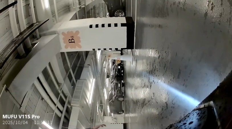 Bangkok shopper says staff ignored her after fall broke bone (video) | News by Thaiger