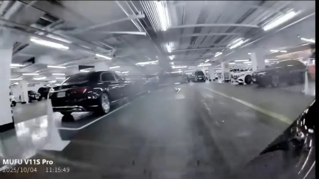 Bangkok Shopper Alleges Injury in Department Store Fall (VIDEO)